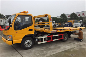 昌吉哪里有拖车服务